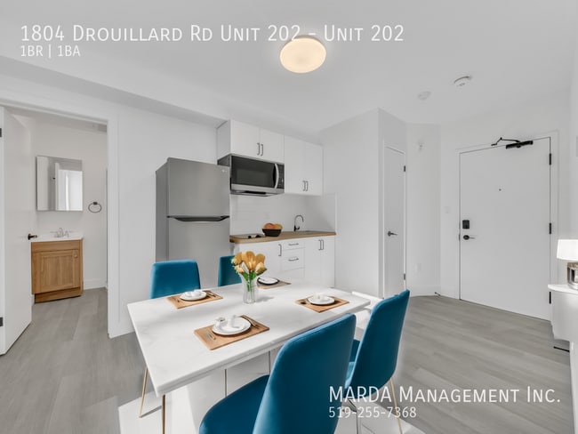 Building Photo - MODERN BACHELOR Unit 202