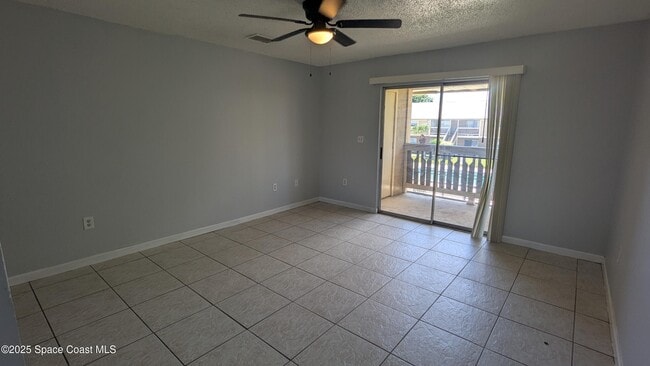 Photo - 281 Ulster Ln