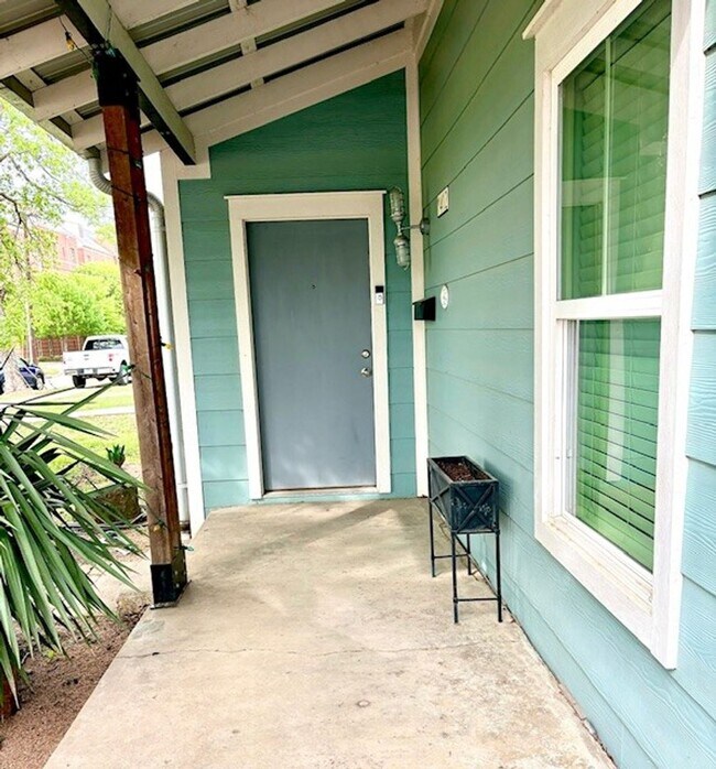 Photo - 2 bedroom HOUSE on the edge of Baylor's campus!