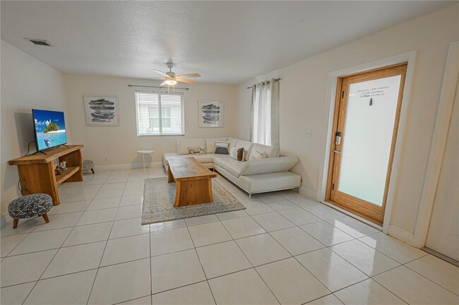 Photo - 2419 Washington St