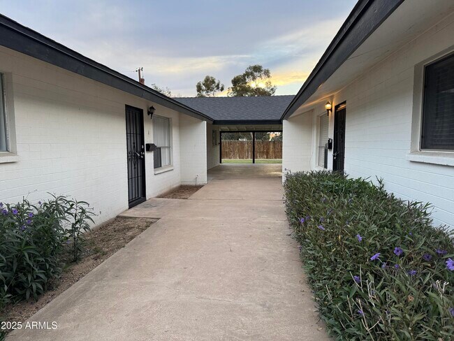 Photo - 7130 N 54th Ave Apartamento Unidad A