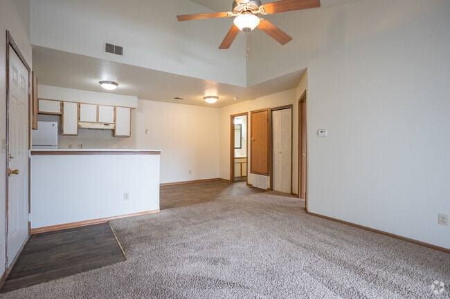 1 BR, 1 BA - 610 SF