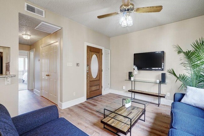 Photo - K2205 - Benchmark #204 Unidad Benchmark #204