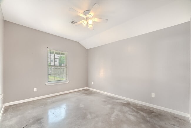 Photo - 834 Elkhart St