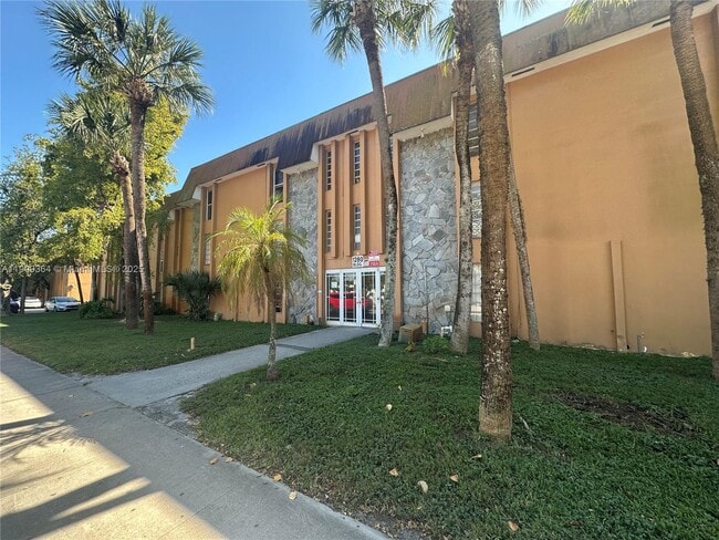 Building Photo - 1280 W 54th St Unit 219B