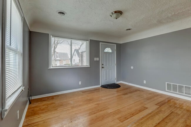 Photo - 14008 Hobart Ave