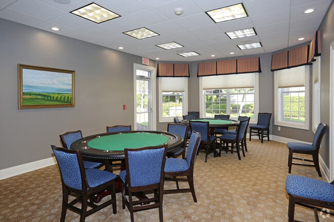 Sala de póquer - Georgetown Park Apartments - 55+ Community