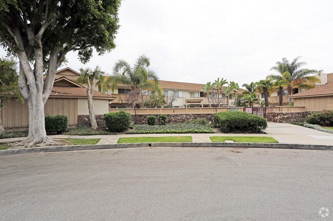 8142 La Paz Dr