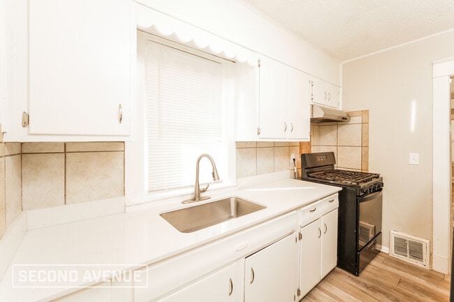 Photo - 2825 Askew Ave