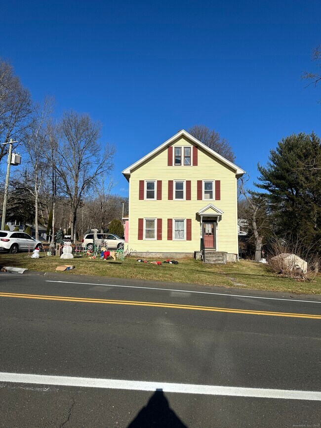 Building Photo - 1046 Main St Unit 2nd Floor