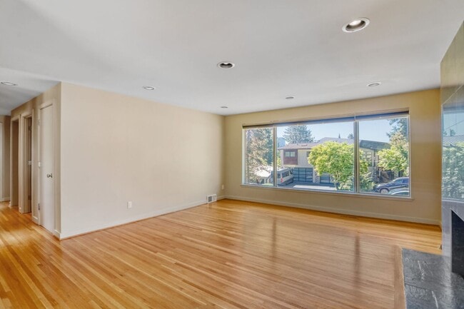 Photo - 3Bd/1.75Ba Bellevue Home
