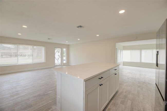 Photo - 610 N 31st Ct