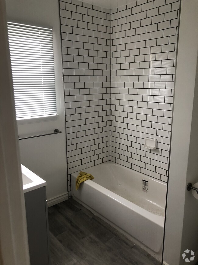 Building Photo - 11666 Chandler Blvd Unit 11666 Rental