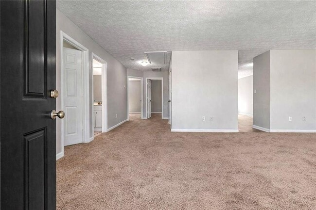 Photo - 588 Elle's Wy