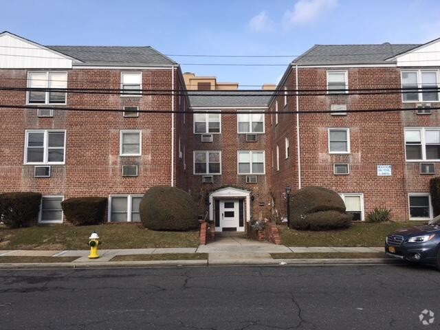 Building Photo - Fairfield Gables At Rockville Centre Rental