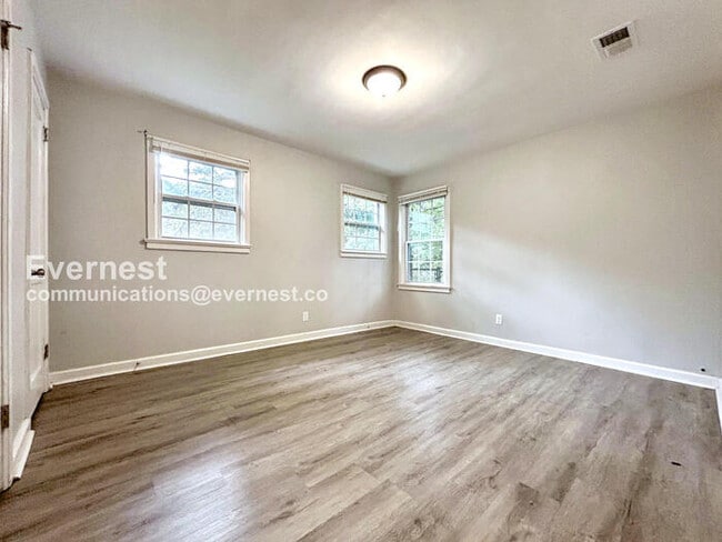 Photo - 1819 Oakmont Dr NW