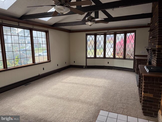 Building Photo - 328 Hutchinson Terrace