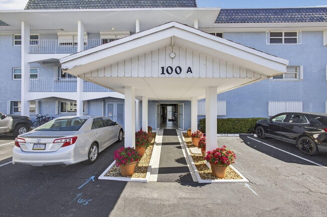 100 Shore Ct Unidad 307