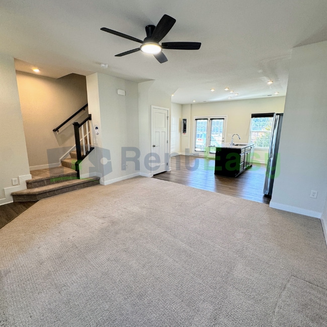 Photo - 225 Goldenstar Ln