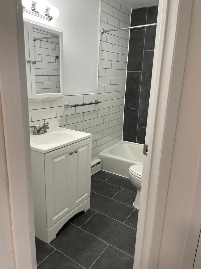 Photo - Dutch Village Apartments