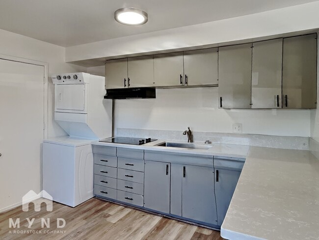 Photo - 230 Burns St