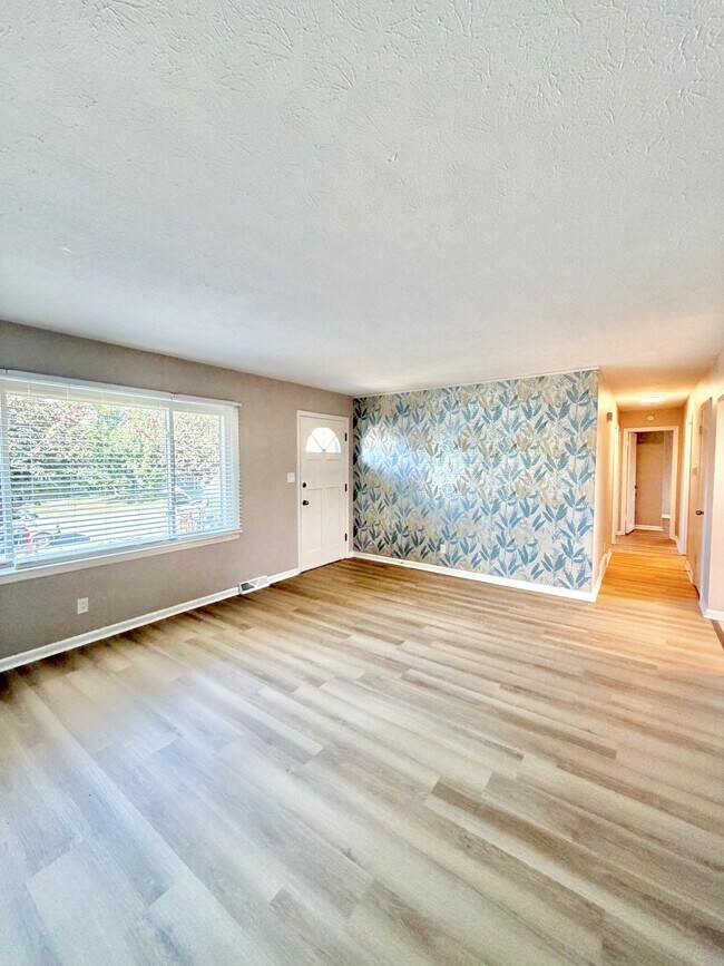 Photo - 520 Cricklewood Dr