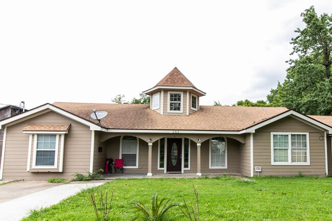 Photo - 304 Truman St,