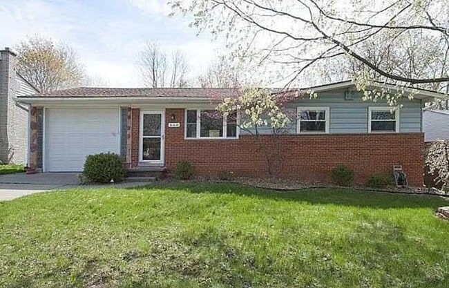 Photo - 660 Cloverdale Rd