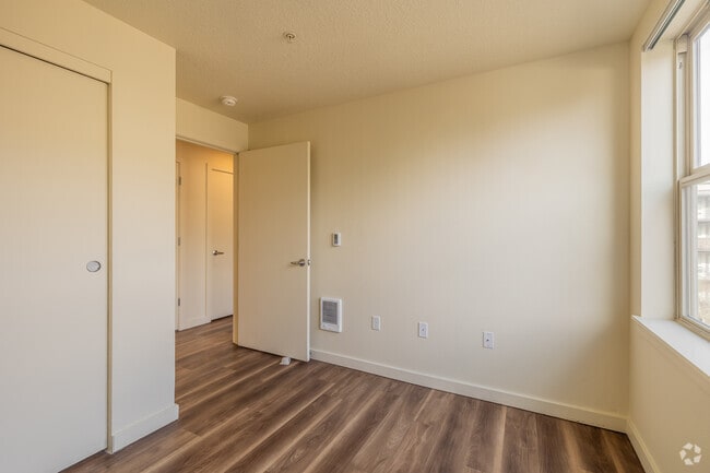 2BR, 1BA - 807SF - Primary Bedroom
