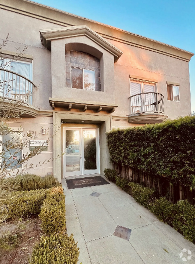 Building Photo - 6534 Balboa Blvd Unit D Rental