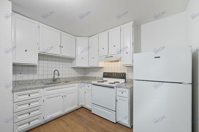 Building Photo - 616 Moore St Unit D