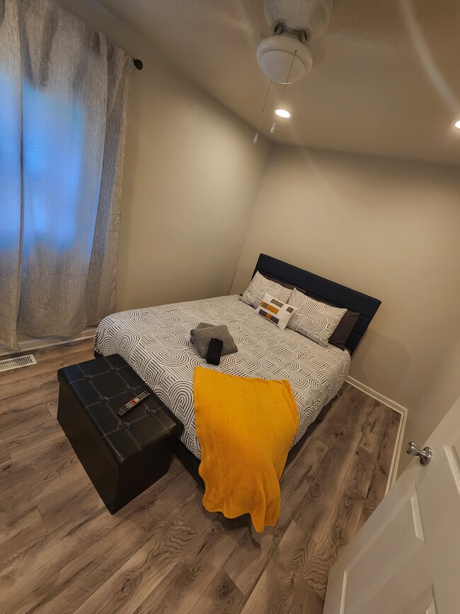 Photo - 4047 Harrison St