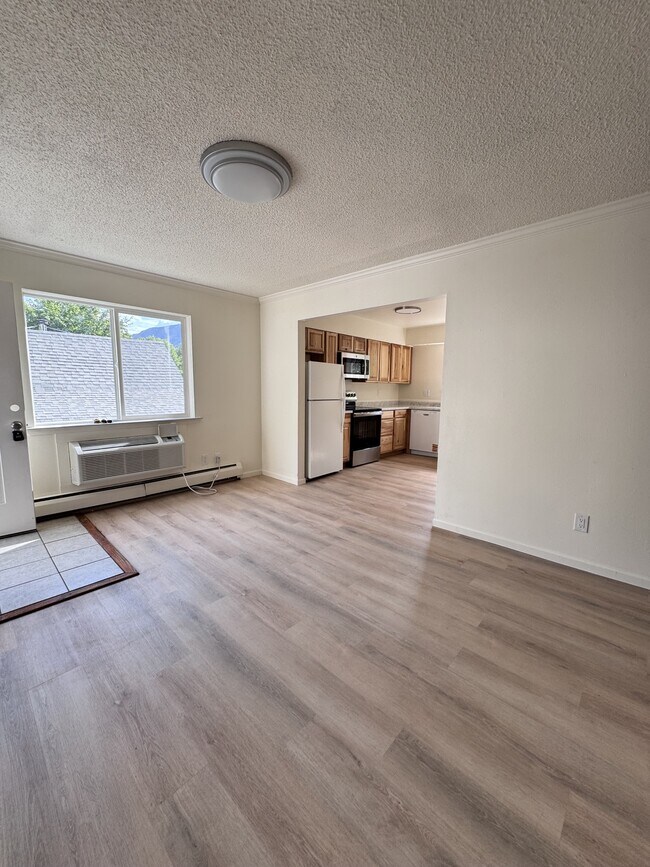 Photo - 736 Bennett Ave
