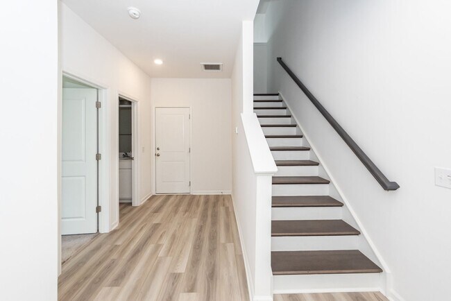 Photo - 4 Bedroom, 3.5 Bathroom Townhome in Foxbank Plantation - Moncks Corner