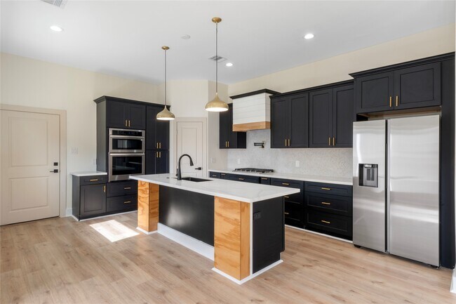 Photo - 1113 Danube St