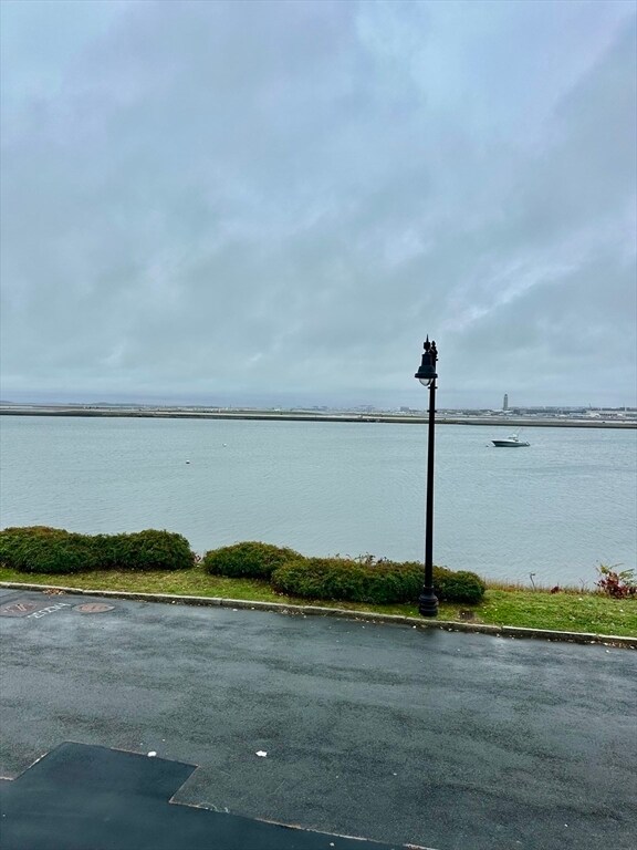 Building Photo - 174 Bayswater St Unit 3