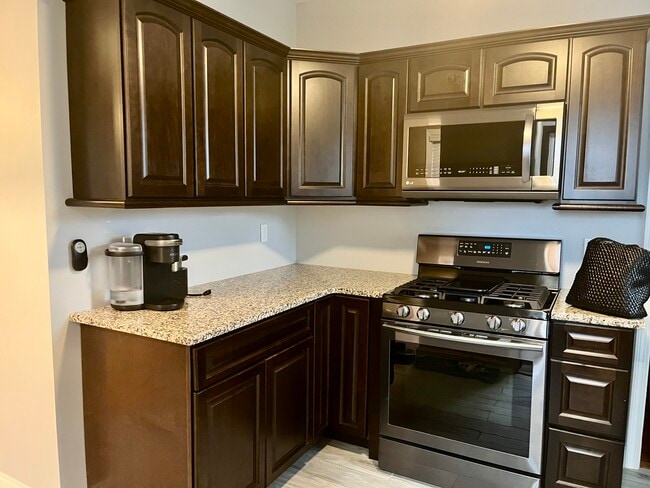 Building Photo - 159 Shawmut St Unit 160 Shawmut st Fall River Rental