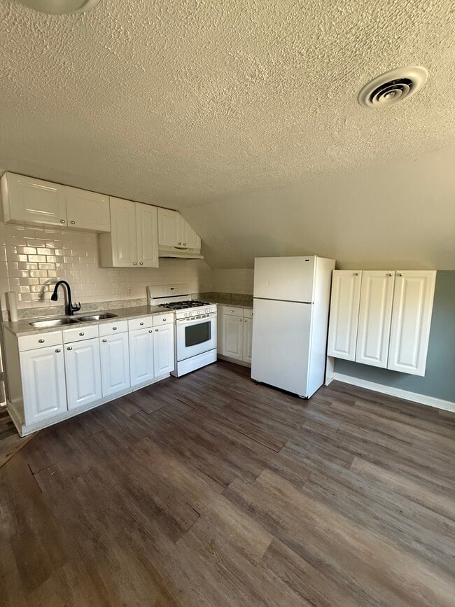 Photo - 825 Grand Ave Unit Upper