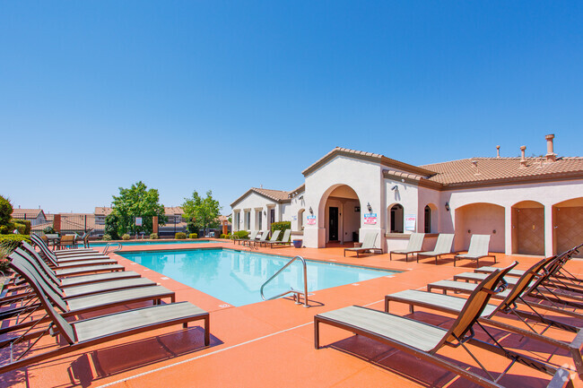 Pool - Diamond Mesa Townhomes