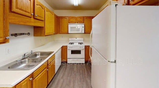 Photo - 98 Rotunda Cir