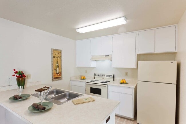 Photo - Chico Meadows Apartments