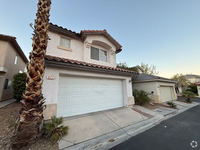 Building Photo - Gorgeous 3 bed / 2.5 bath, 2 story home ne...