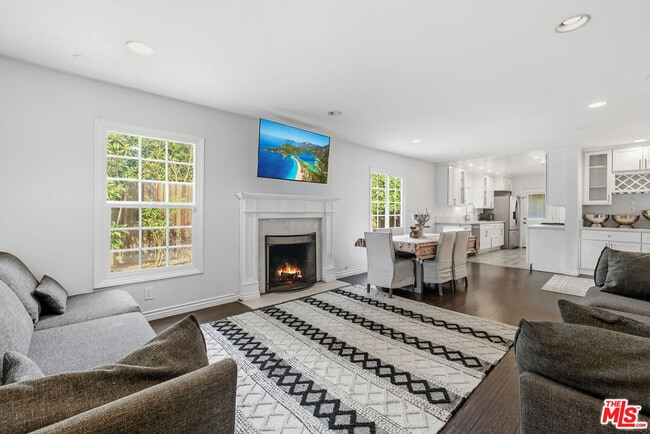 Photo - 6308 Lindley Ave