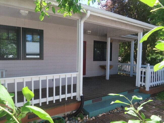 Building Photo - 165 4th St Rental