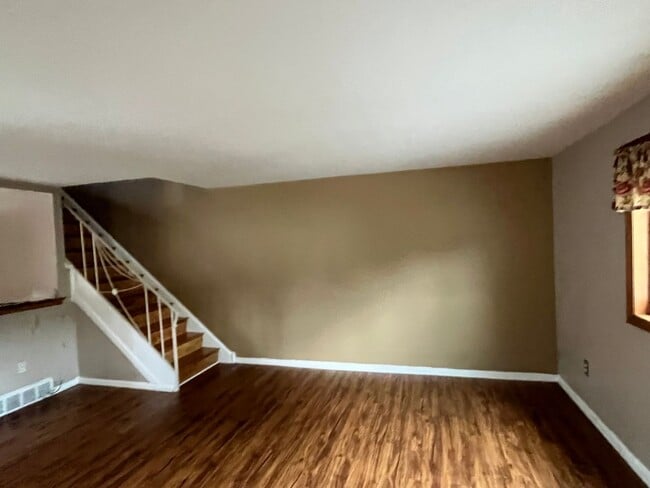 Photo - 124 Meadow Ln