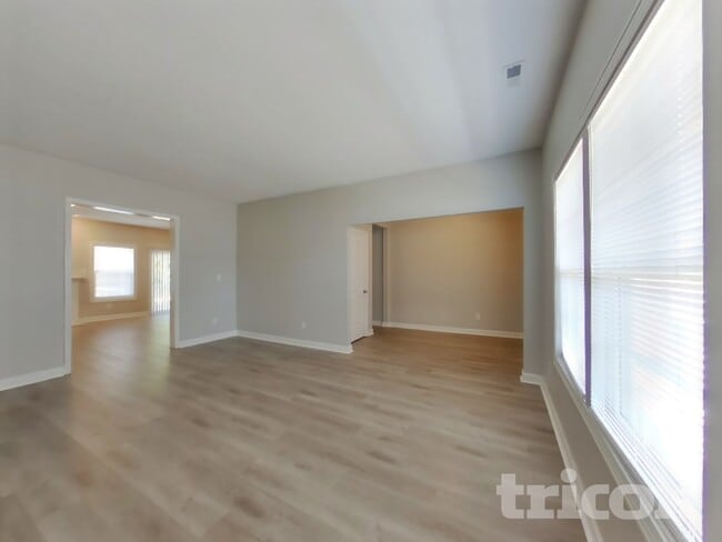 Photo - 2990 Parkview Dr