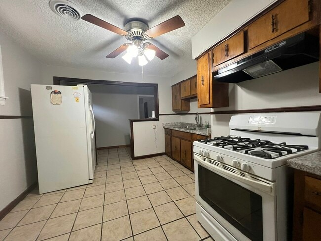 Photo - 1450 Gold Ave