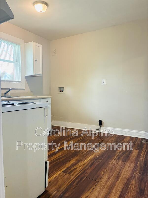 Photo - 606 S Ellis St