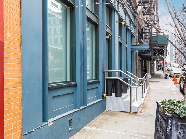 Photo - 53 Leonard St