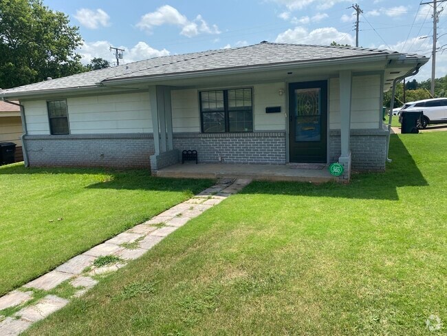 Building Photo - 1500 NE 33rd St Rental